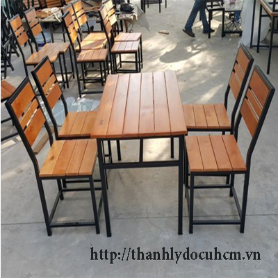 Bàn ghế gỗ quán ăn